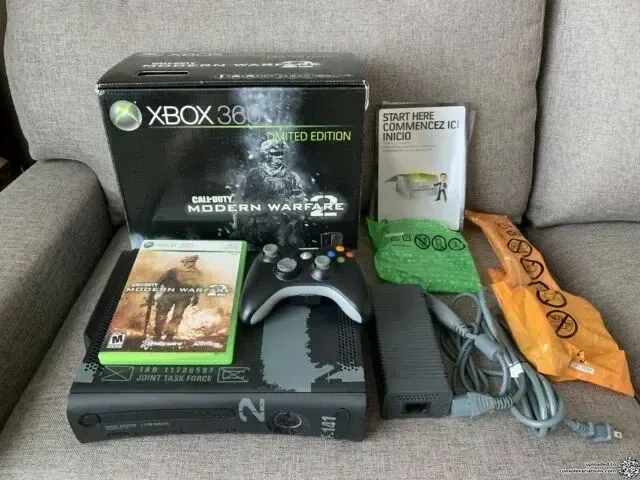Microsoft Xbox 360 Call of Duty Modern Warfare 2 Bundle (NA)