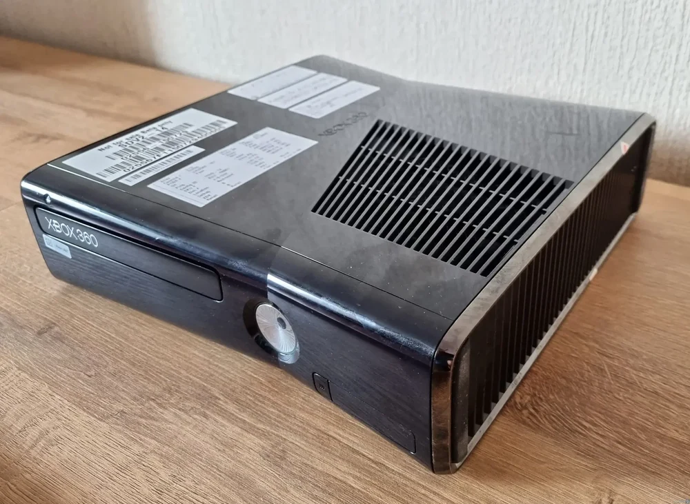 Microsoft Xbox 360 Slim Retail Prototype