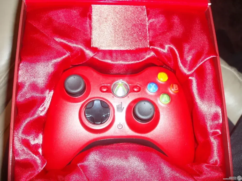 Microsoft Xbox 360 Valentines Day Controller
