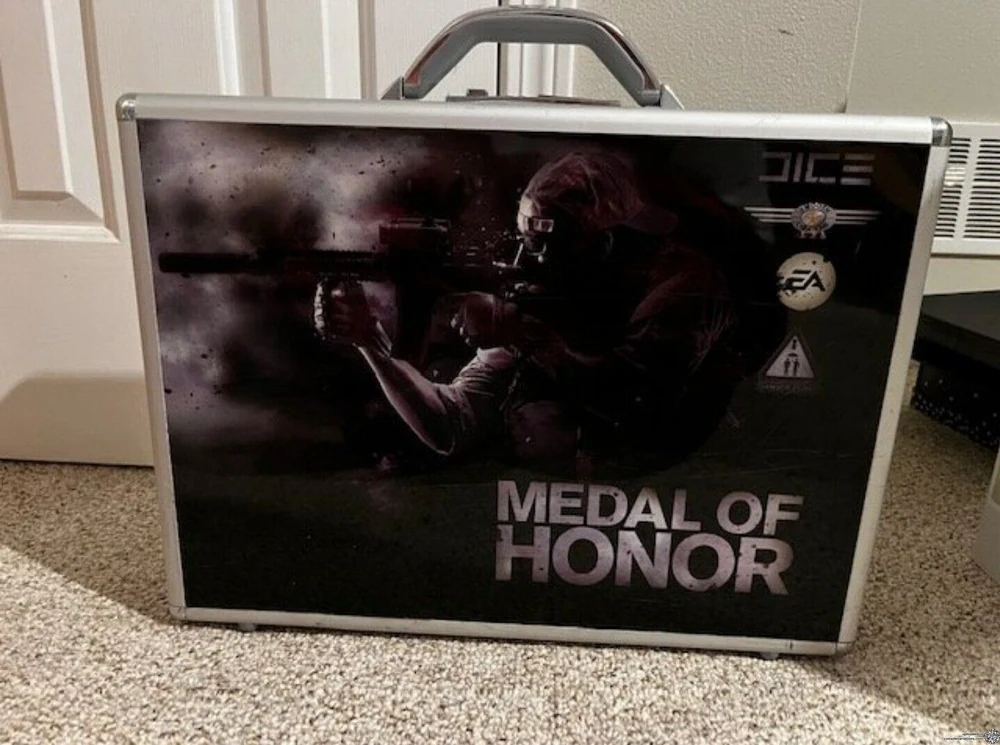 Microsoft Xbox 360 Medal Of Honor Suitcase Alternative