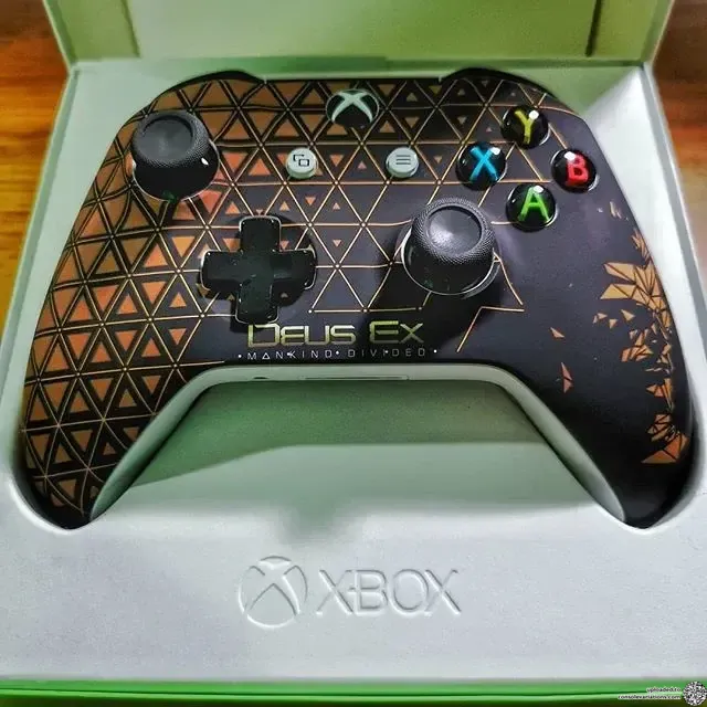 Microsoft Xbox One S Deus Ex Manking Divided Controller