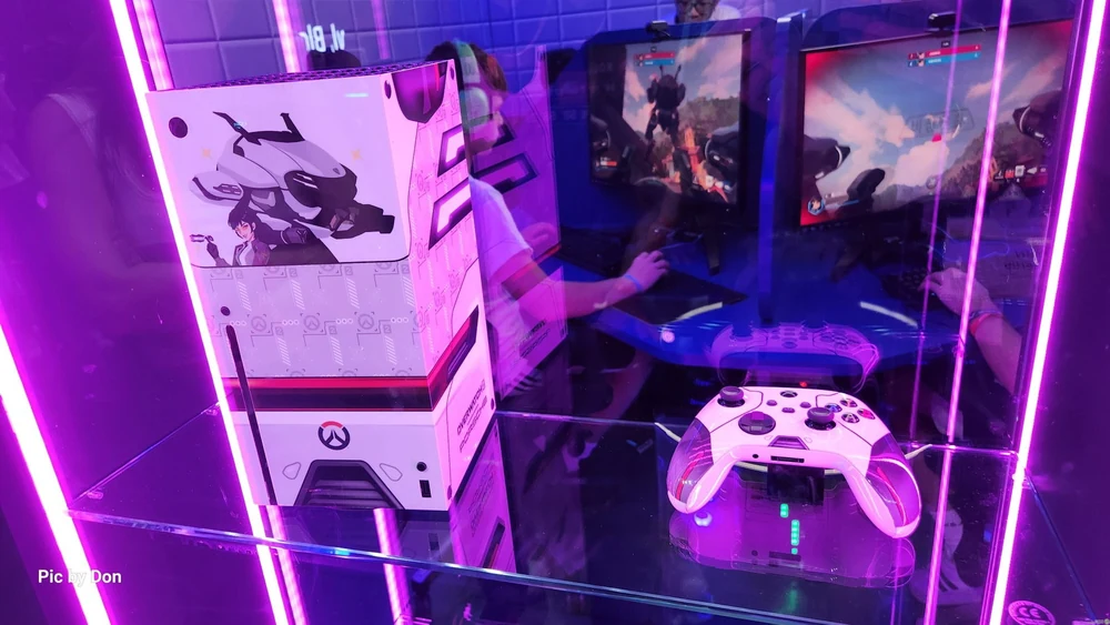 Microsoft Xbox Series X Overwatch 2 x Porsche
