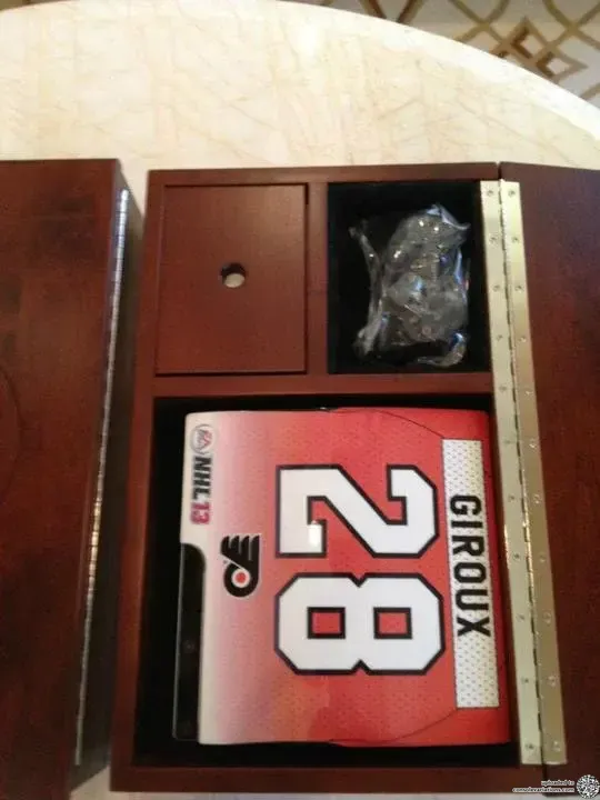 Sony PlayStation 3 Slim NHL 13 VIP