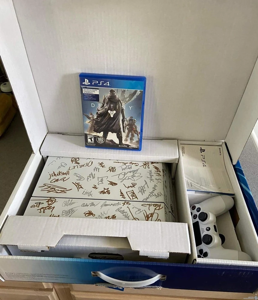 Sony Playstation 4 Glacier White Destiny Bungie Team